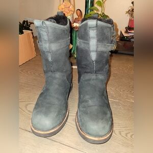 Uggs boots- Closet Cleaning!!